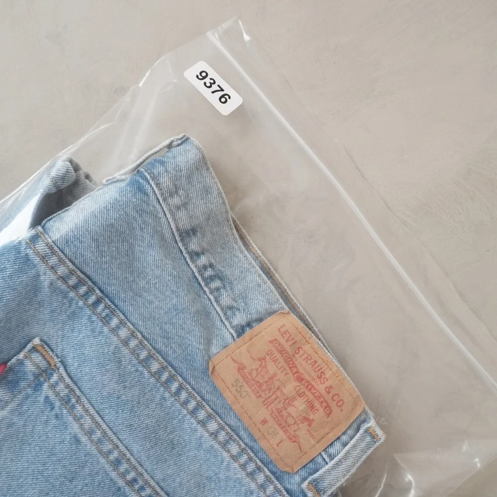 Vintage Levis 550 Relaxed Fit Shorts W36 Mens Light Wash Denim Stonewash 90s